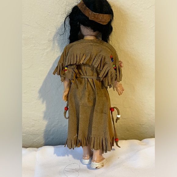 Rare Vintage Native American Doll With Eyes That Close When Laying Down ￼ - Picture 2 of 3